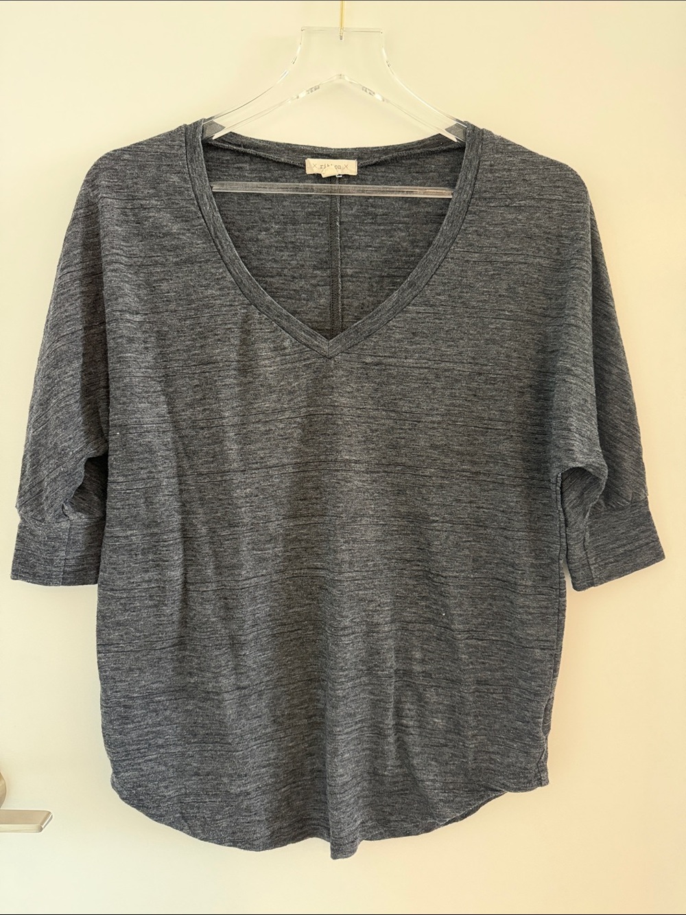 Plenty Ribbon - Mid Sleeve Gray Heather V Neck Shirt